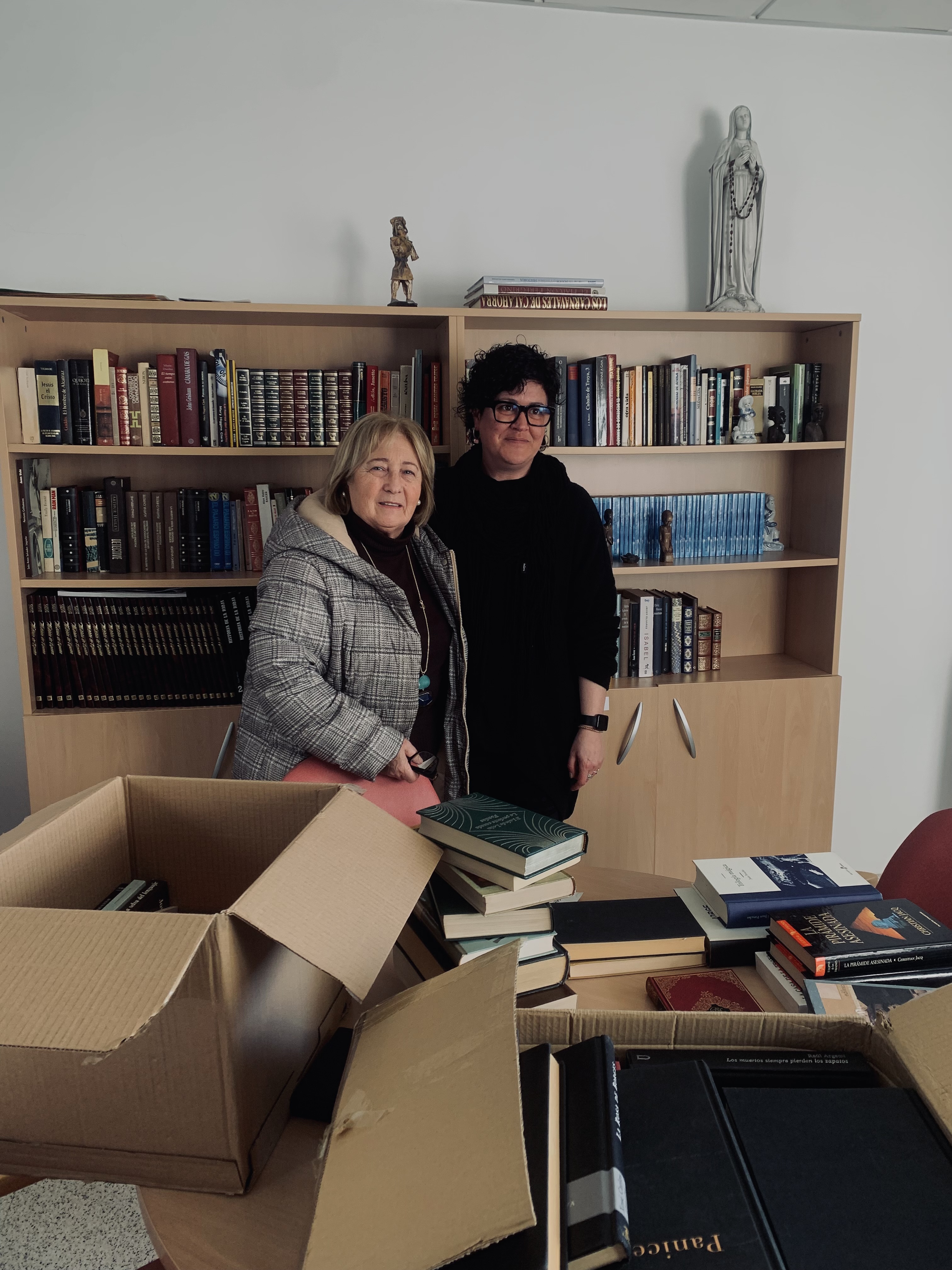 Donación de novelas a la Residencia San Lázaro y actividad de religiones